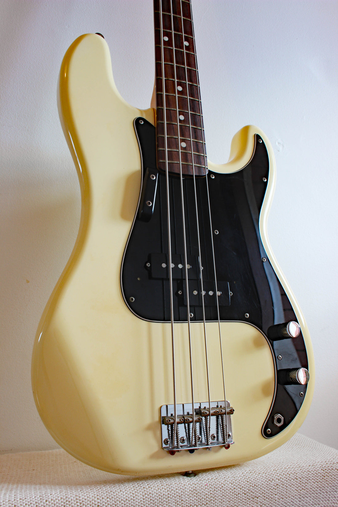 Used Fender Precision Bass '70 Reissue Vintage White