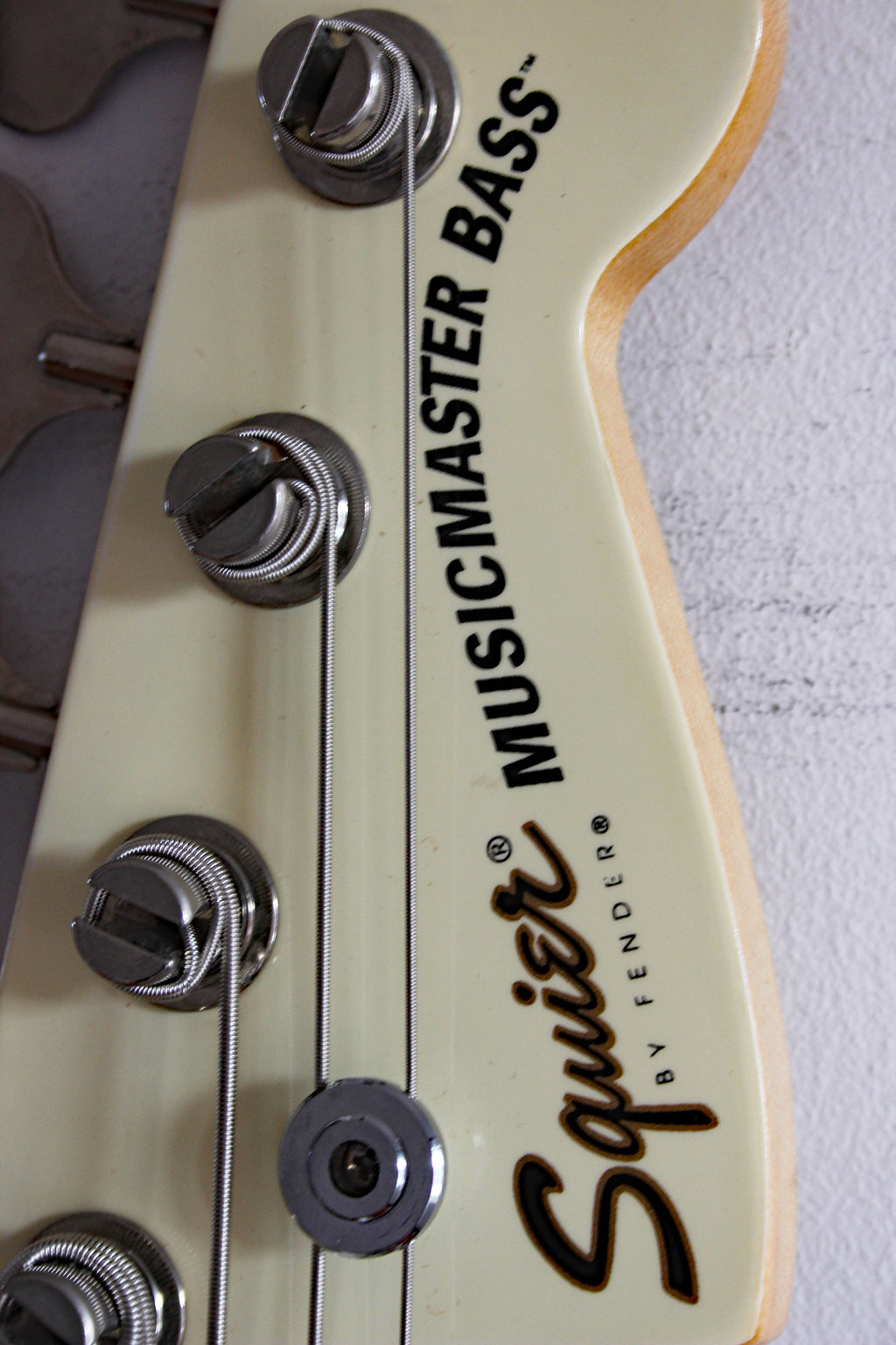 Used Squier Vista Series Musicmaster Bass Vintage White