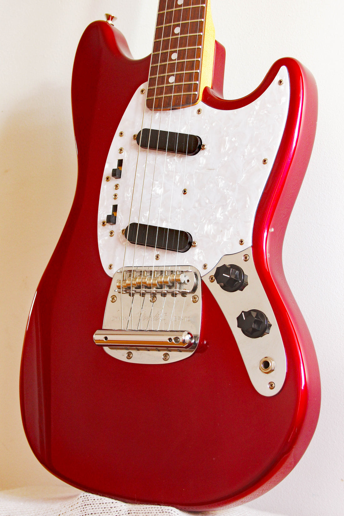 Used Fender Mustang 69 Reissue Candy Apple Red