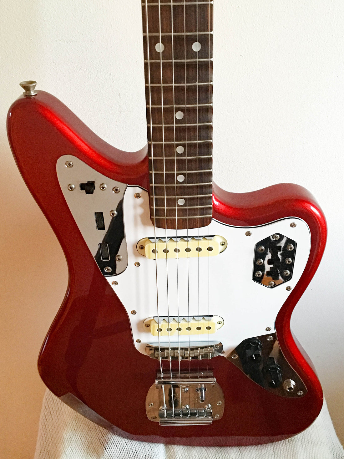 Used Fender Modded Jaguar '66 Reissue Candy Apple Red