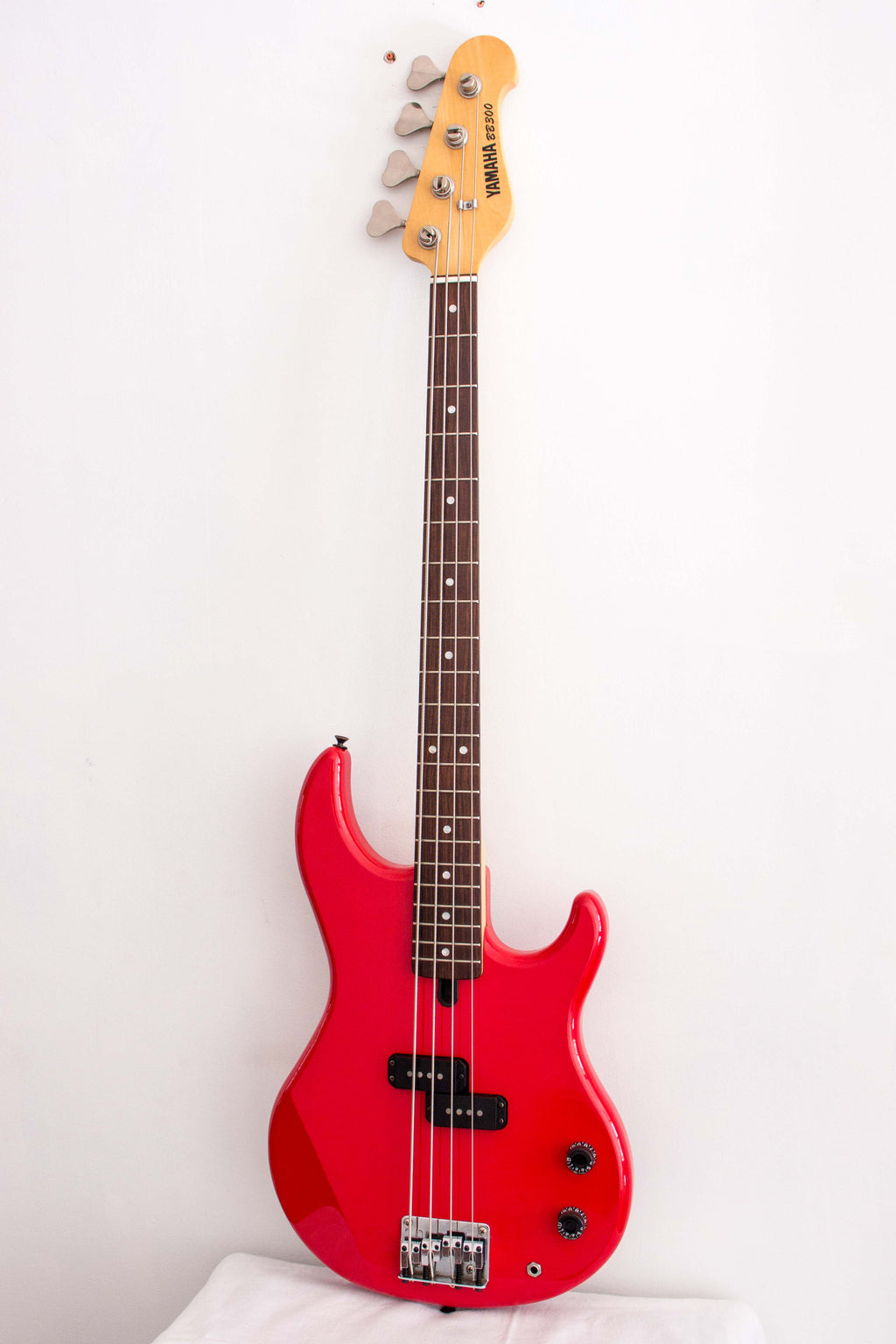 Yamaha BB300 Bass Vivid Red 1991