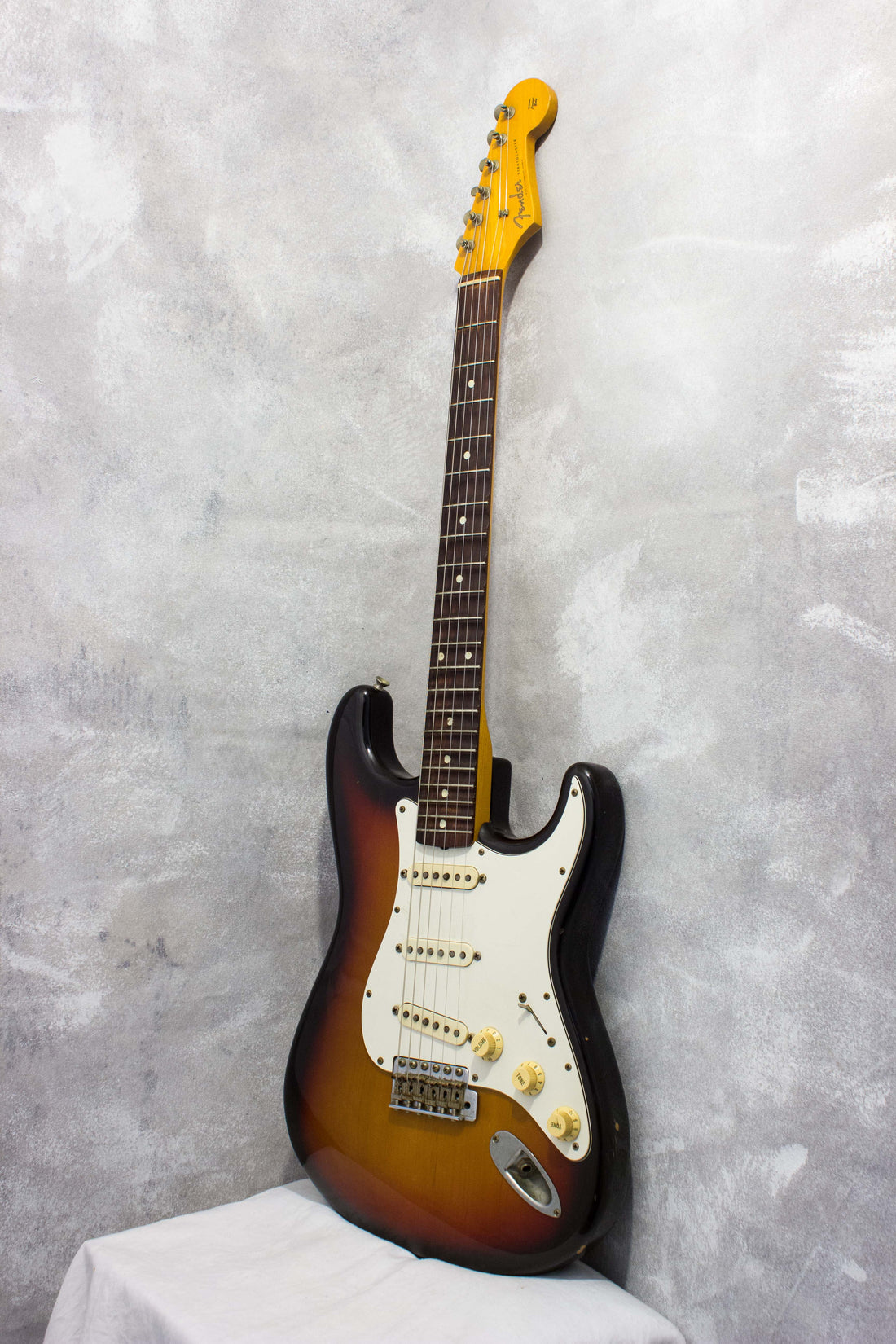 Fender Japan '62 Stratocaster ST62-70 w/ Scalloped Board Sunburst 1989