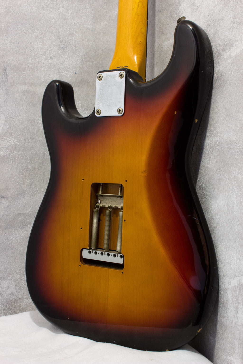 Fender Japan '62 Stratocaster ST62-70 w/ Scalloped Board Sunburst 1989