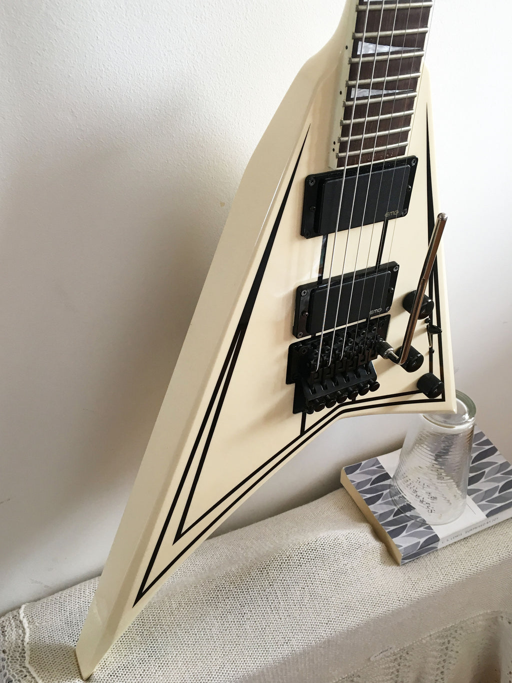 Used Jackson RRXMG Randy Rhoads V Snow White