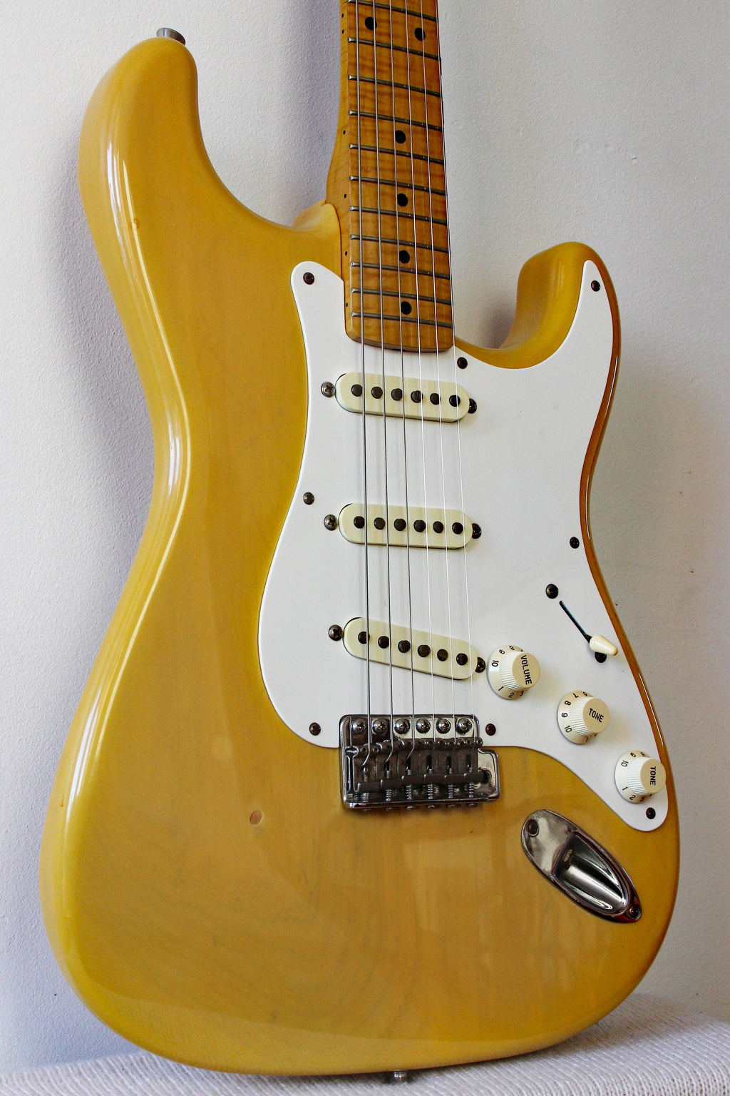 Used Fender Stratocaster 40th Anniversary Butterscotch