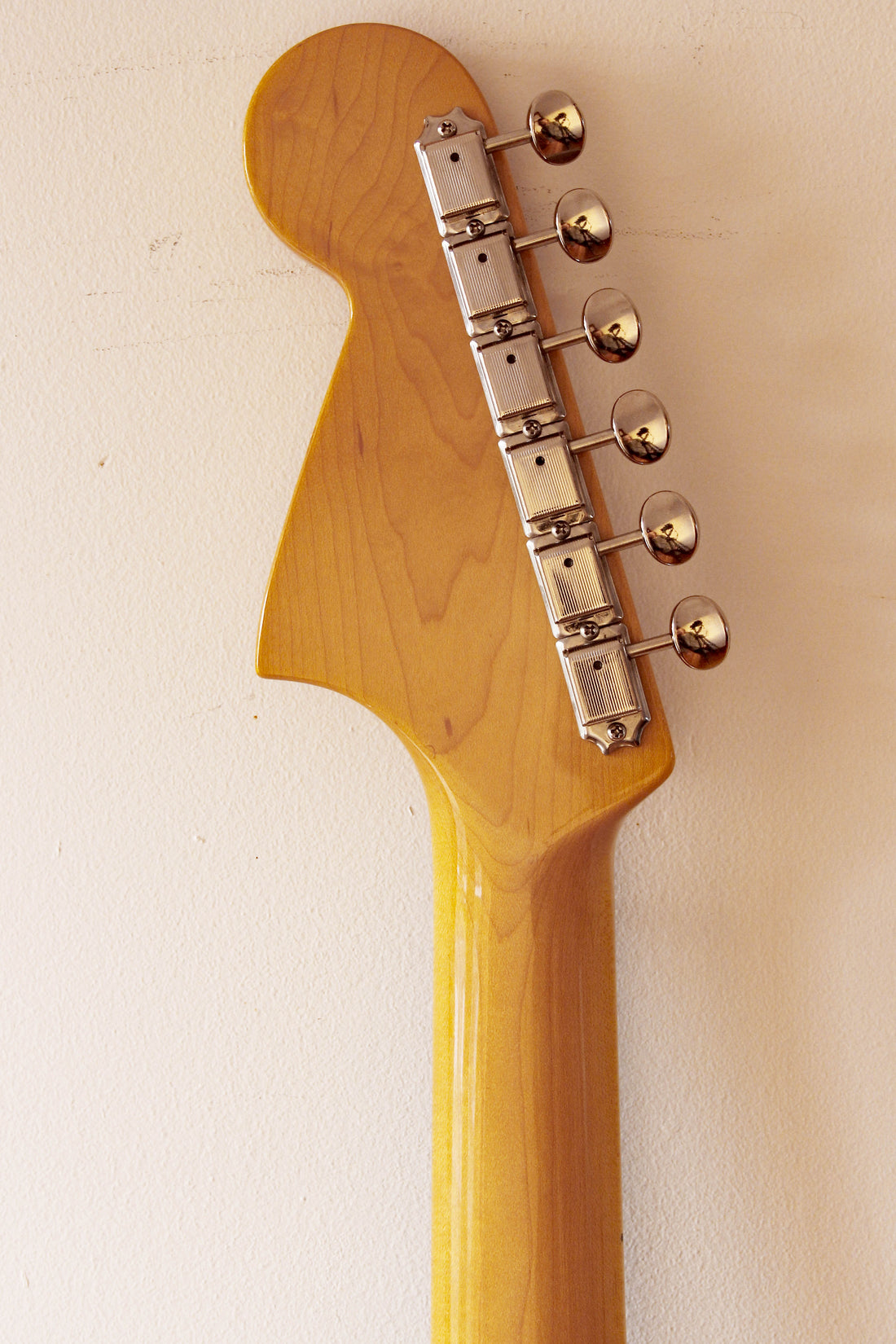 Used Fender Jaguar '66 Reissue Vintage White