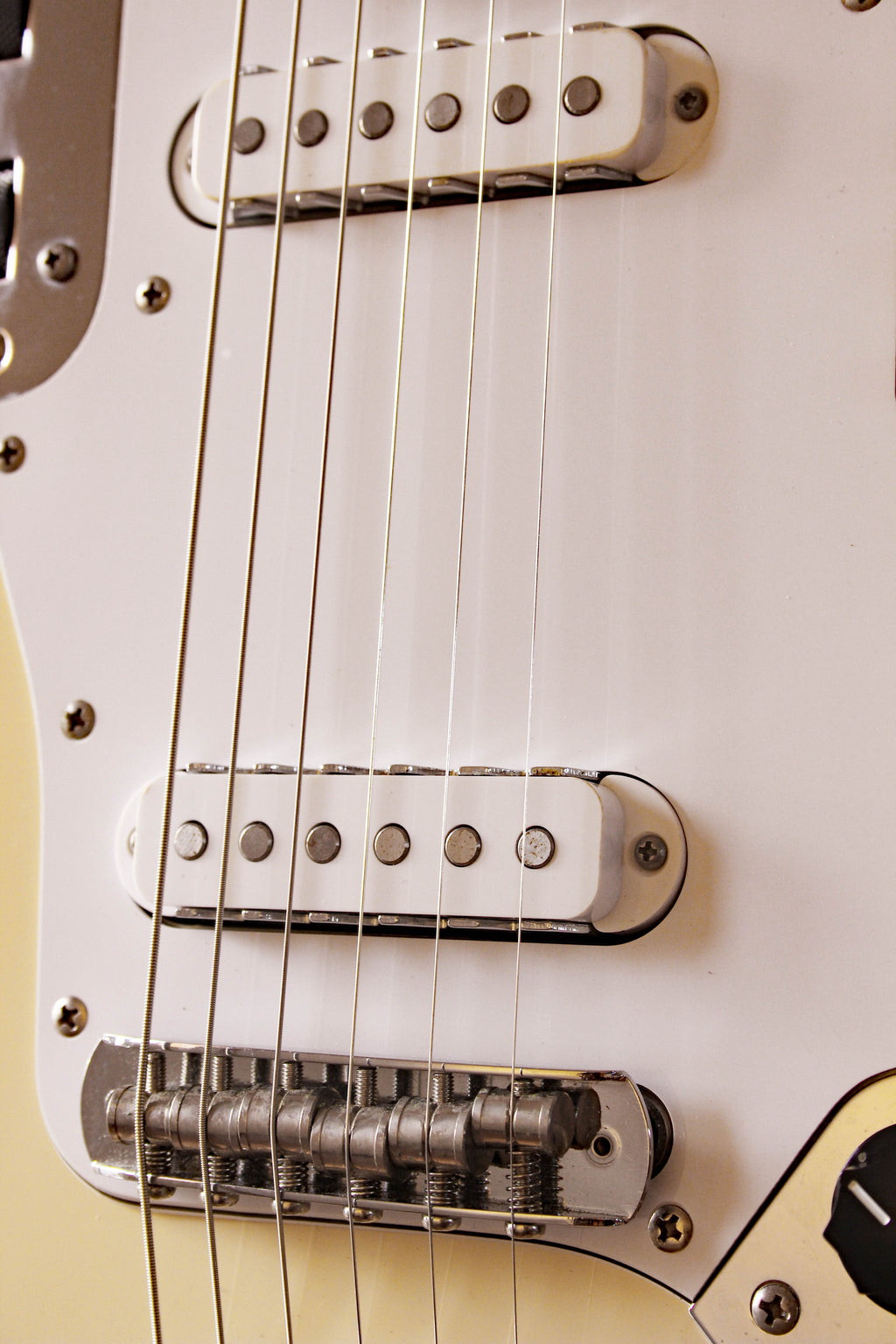 Used Fender Jaguar '66 Reissue Vintage White