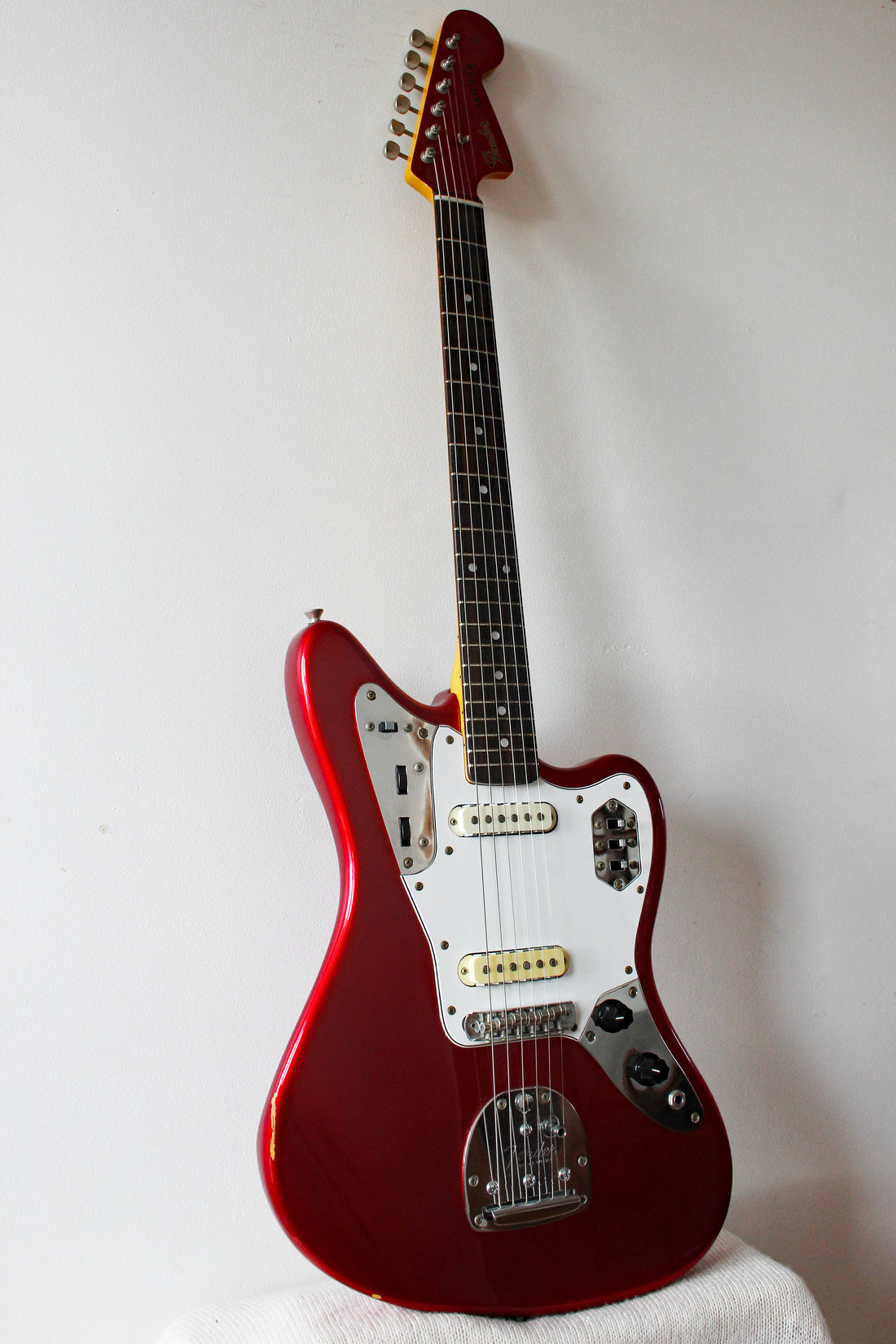 Used Fender Jaguar '66 Reissue Candy Apple Red 99-02