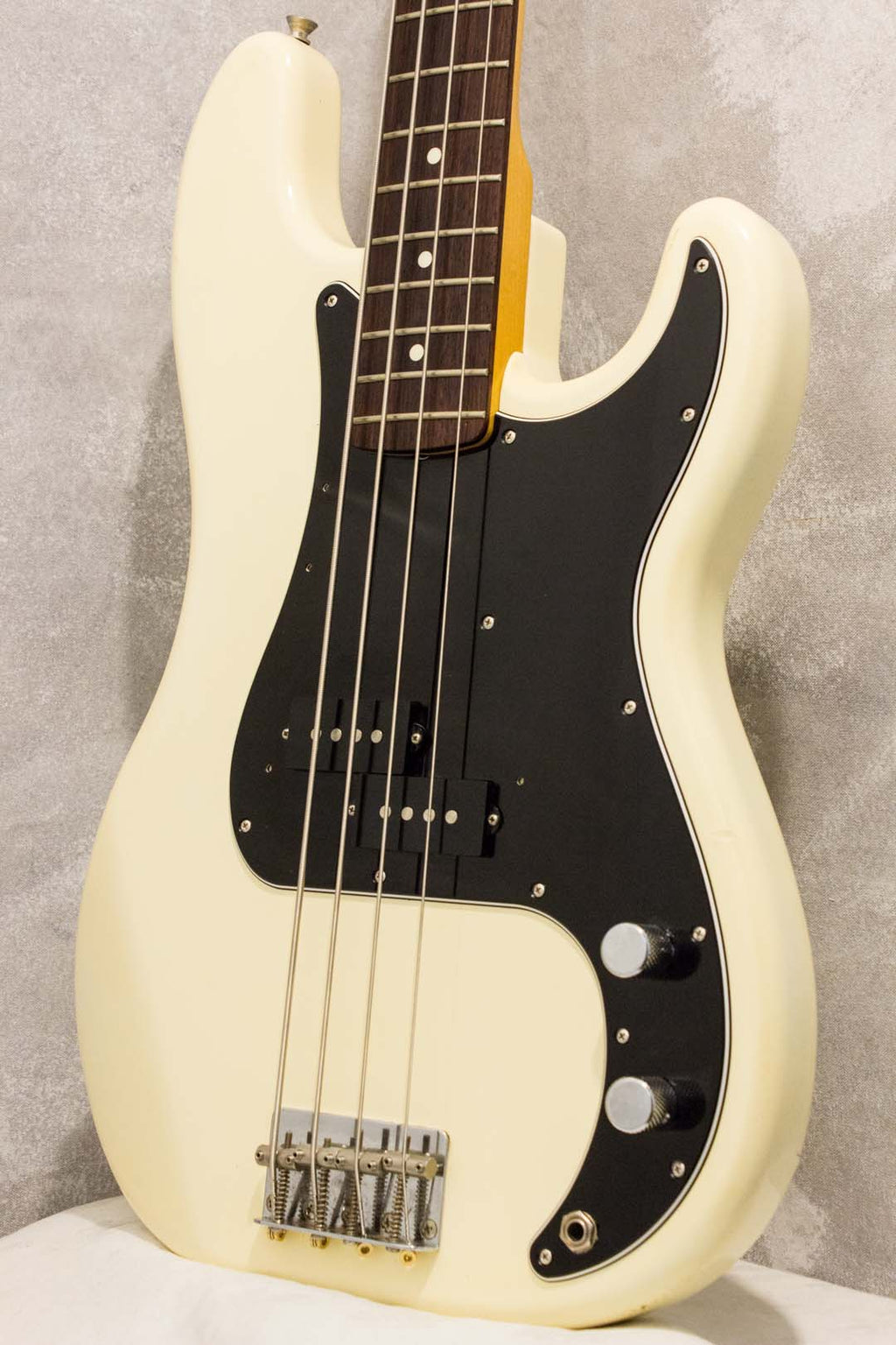 Fender Japan '70 Precision Bass PB70-70US Olympic White 2010