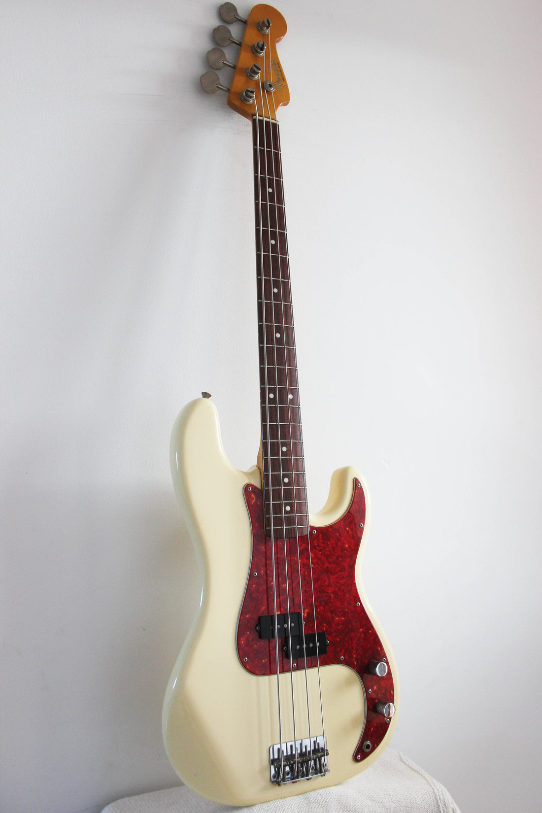 Used Fender Precision Bass '62 Vintage White