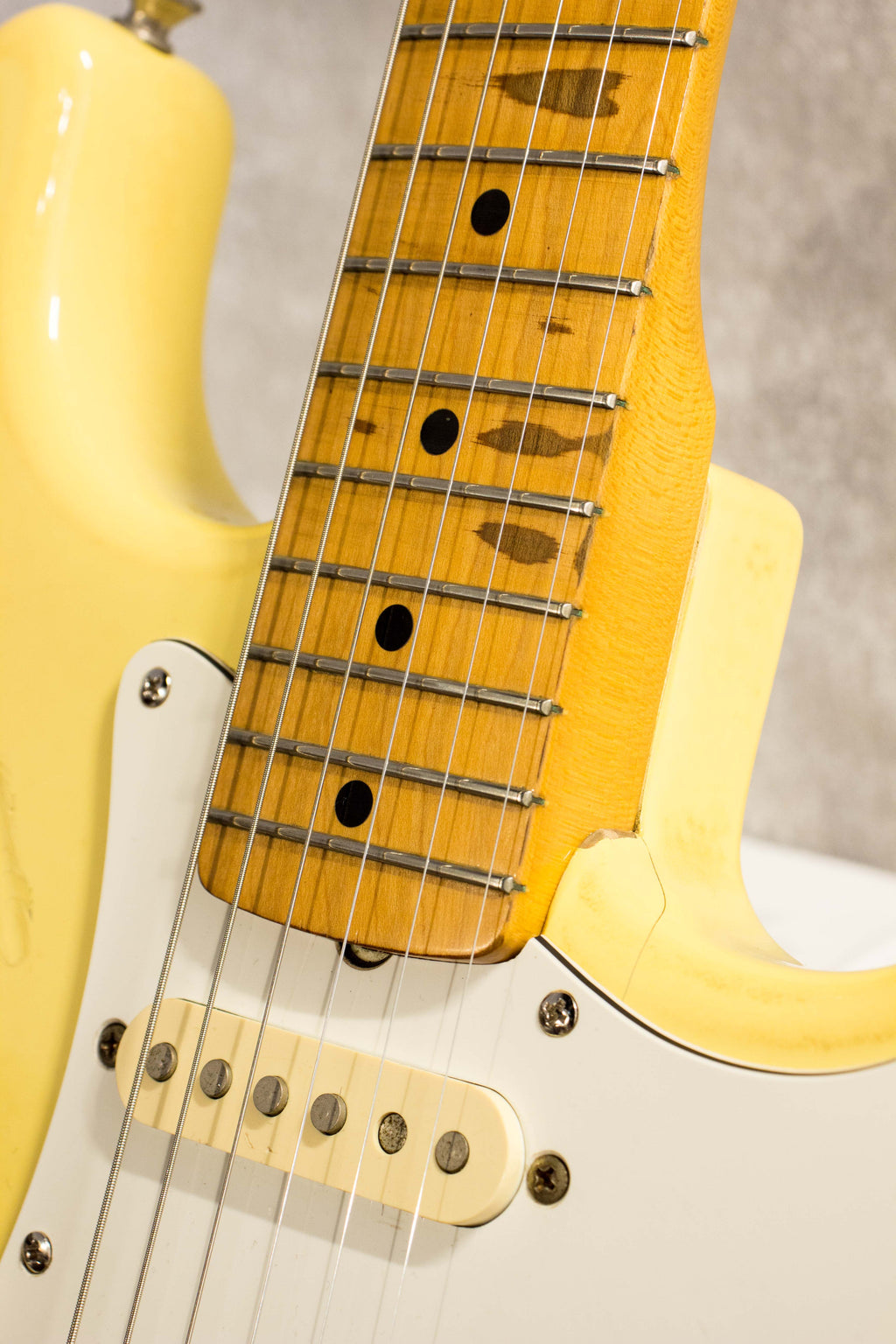 Fender Japan '72 Stratocaster ST72-65 Yellow White 1993