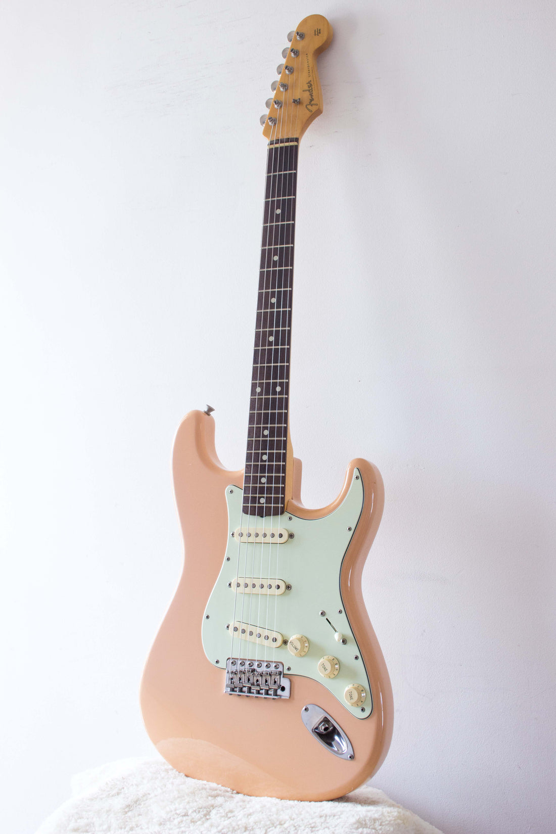 Fender Japan '62 Reissue Stratocaster ST62-58US Shell Pink 2006-8