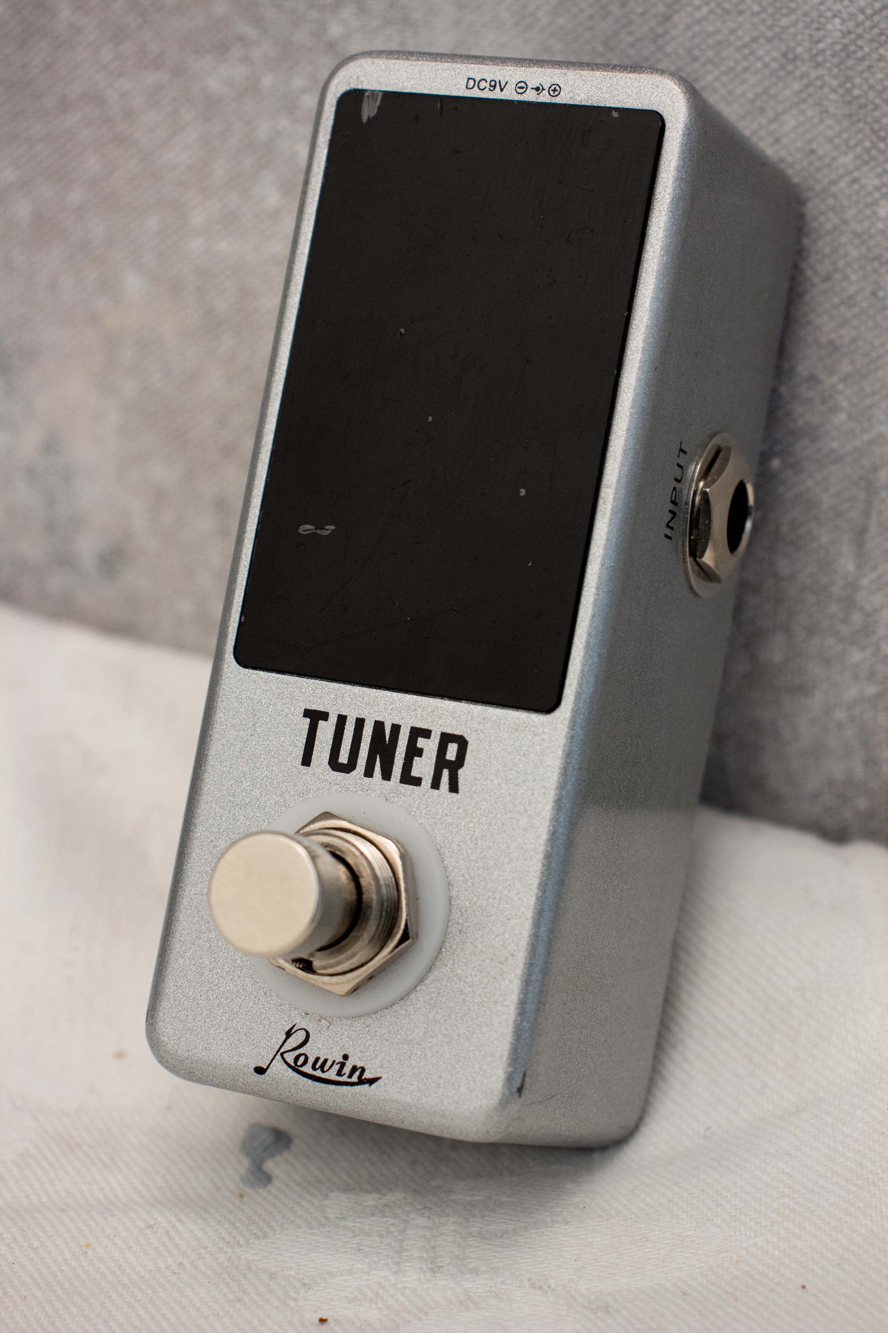Rowin Instrument Rowin Chromatic Tuner Pedal – Topshelf Instruments