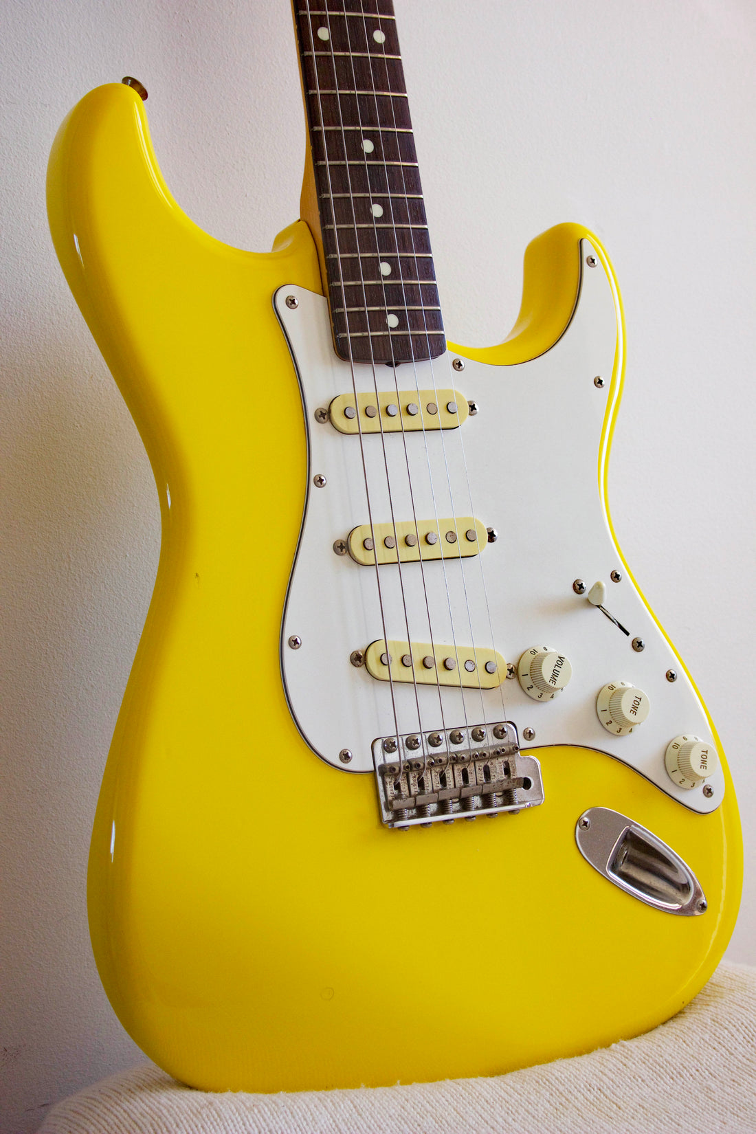 Fender '62 Reissue Stratocaster Rebel Yellow 1986