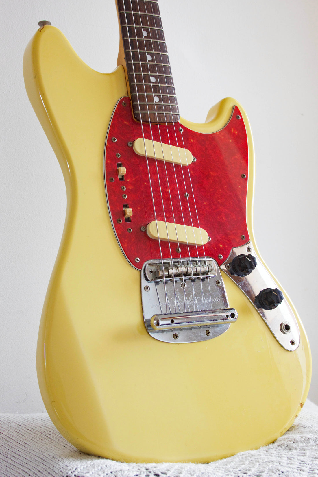 Fender '69 Reissue Mustang Vintage White Relic 1993/94