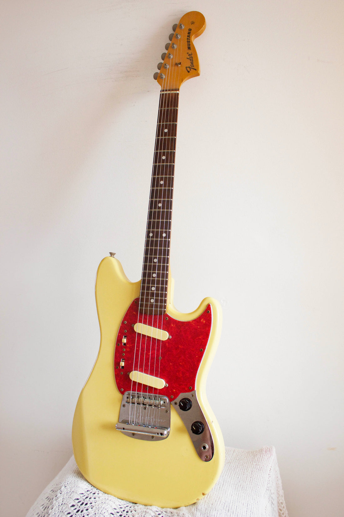 Fender '69 Reissue Mustang Vintage White Relic 1993/94