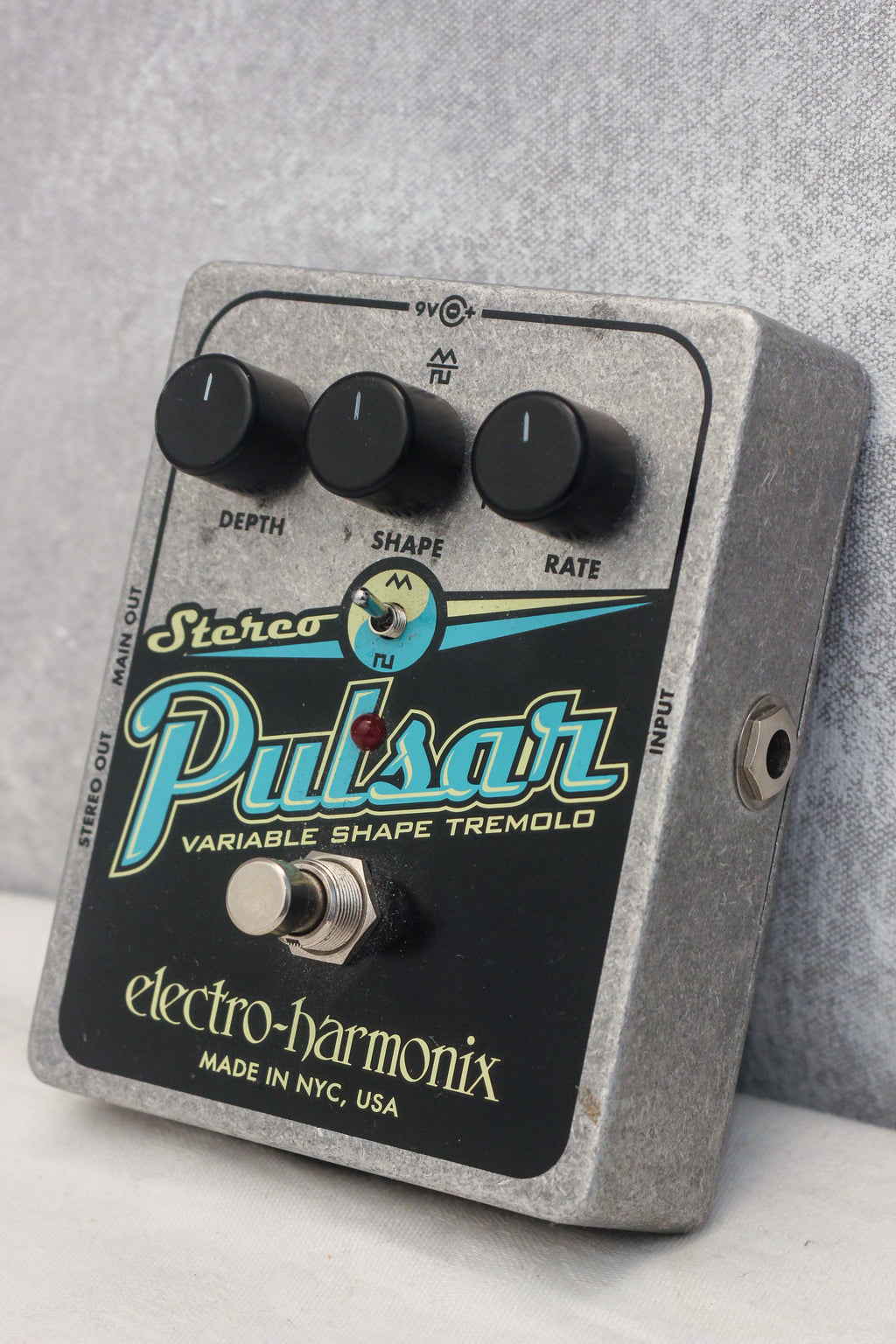 Electro-Harmonix Pulsar Stereo Tremolo Pedal