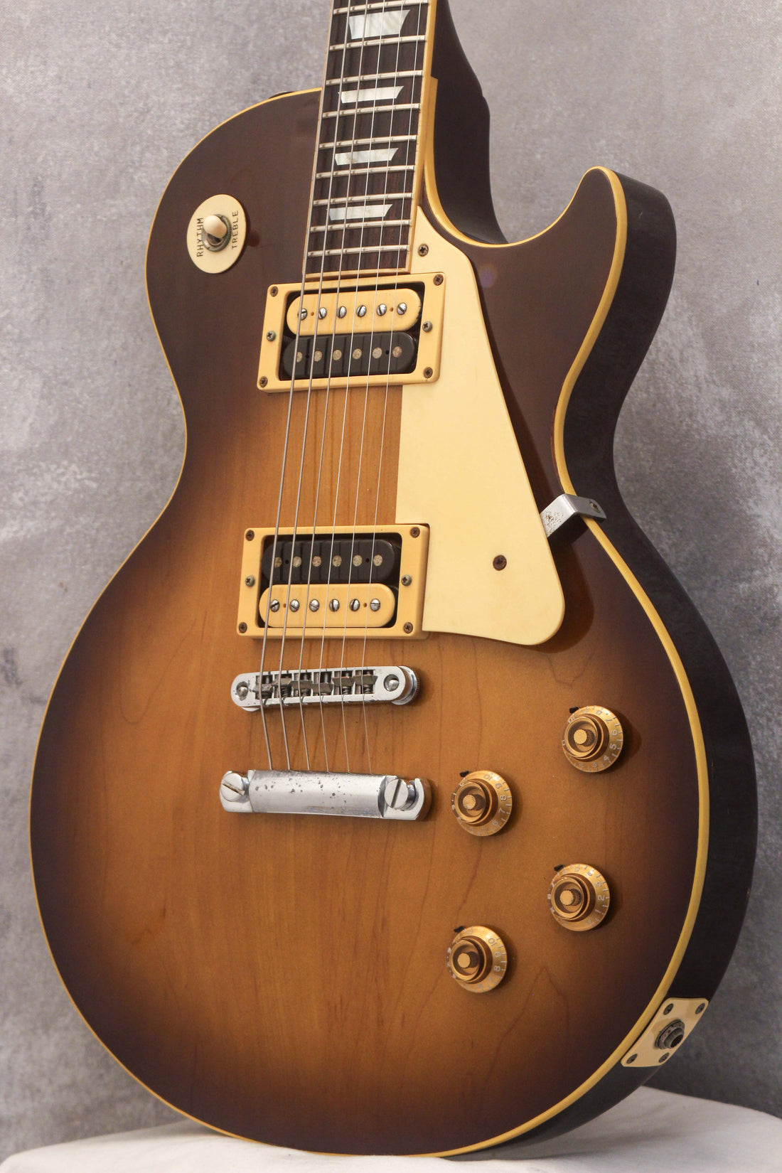 Greco EG900 LP Style Honeyburst 1976 – Topshelf Instruments