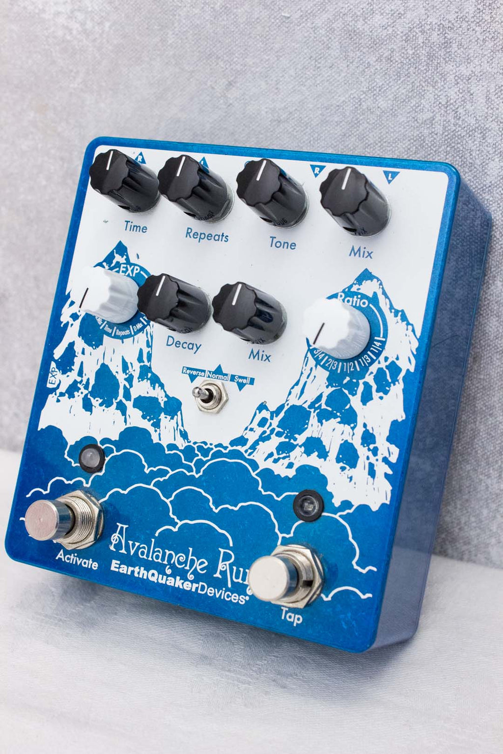 EarthQuaker Devices Avalanche Run v2 Reverb/Delay Pedal