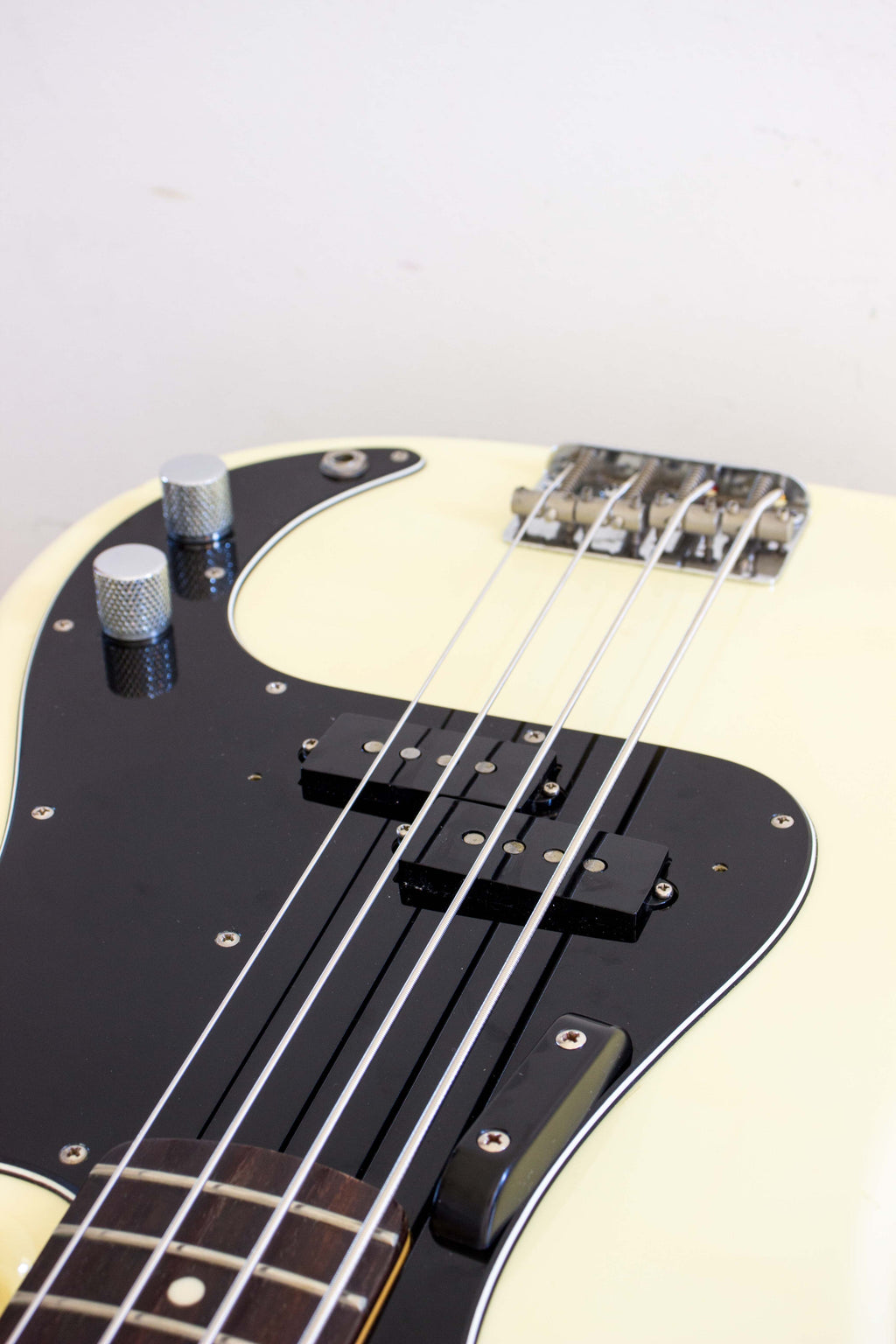 Fender Japan '70 Reissue Precision Bass PB70-70US Olympic White 1996