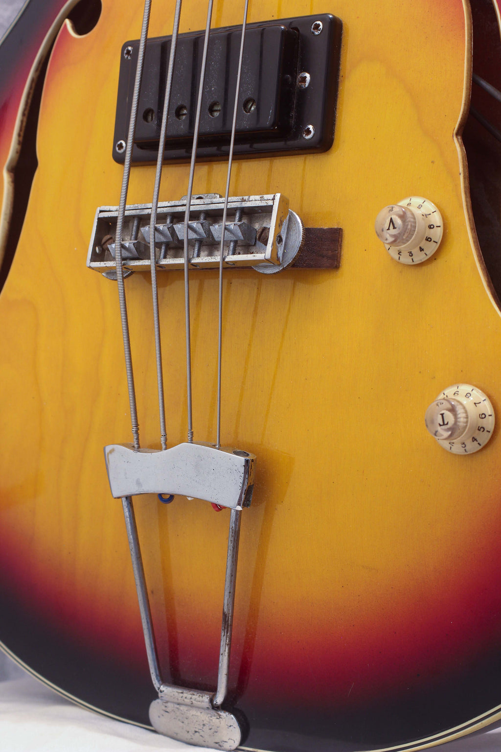 Tempo Hollow Body Bass Sunburst c1965