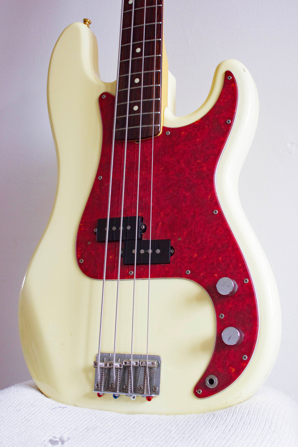 Fender '62 Reissue Precision Bass PB62-70US Vintage White 1997-00