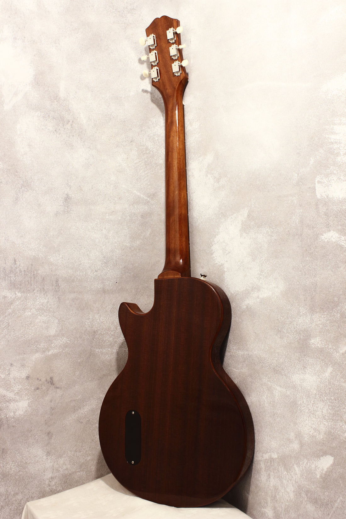 epiphone les paul jr tobacco burst Junior drenched tone of the single humbucker in the bridge position Epiphone Les Paul Junior 2021