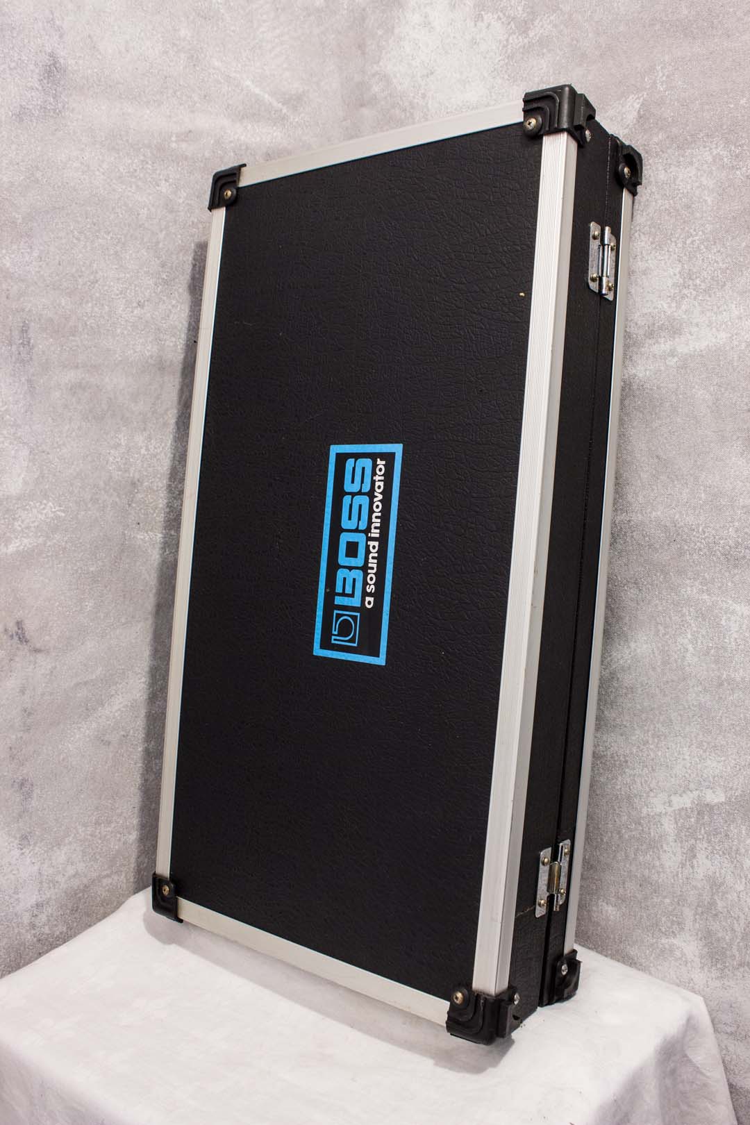 Generic 1980s Pedalboard and Case