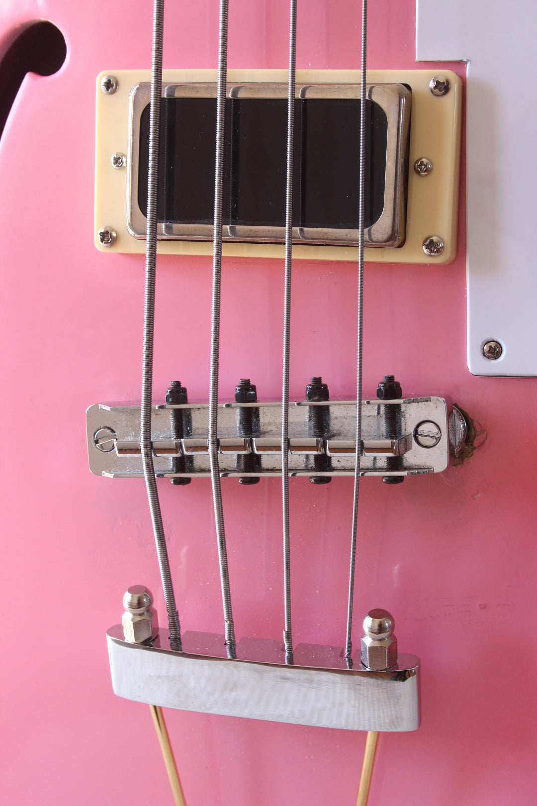 Duesenberg Starplayer Bass Fretless Refinished Pink