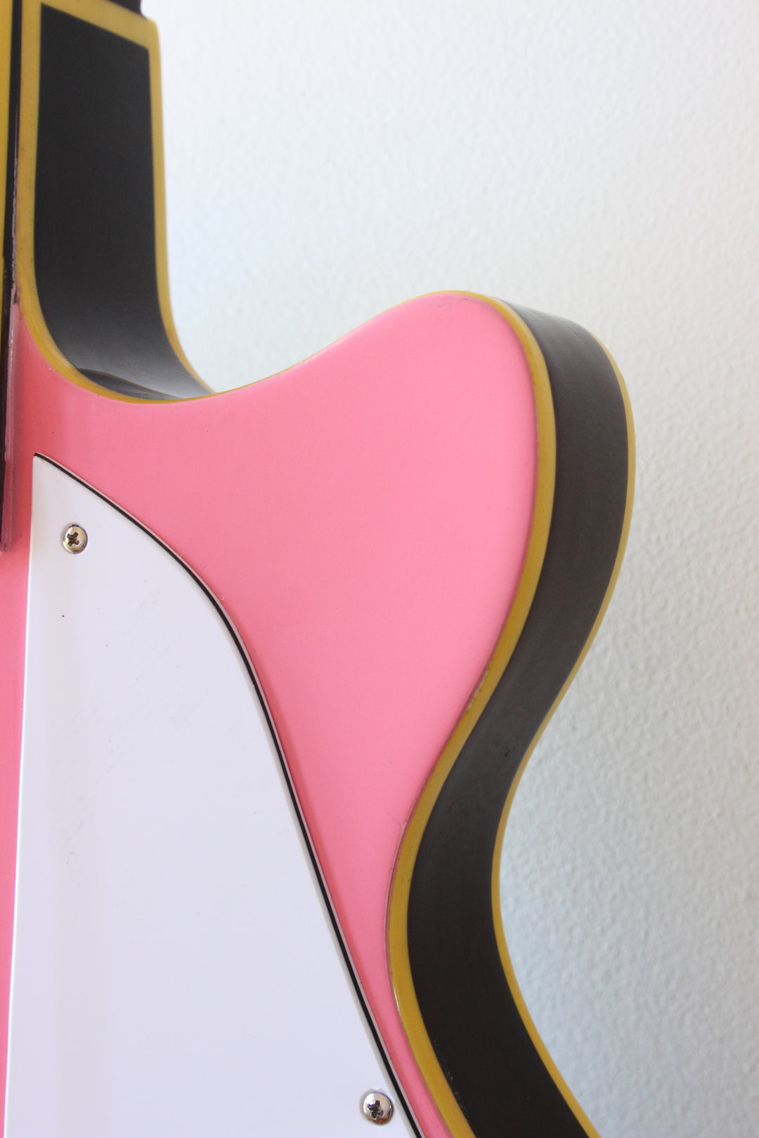 Duesenberg Starplayer Bass Fretless Refinished Pink