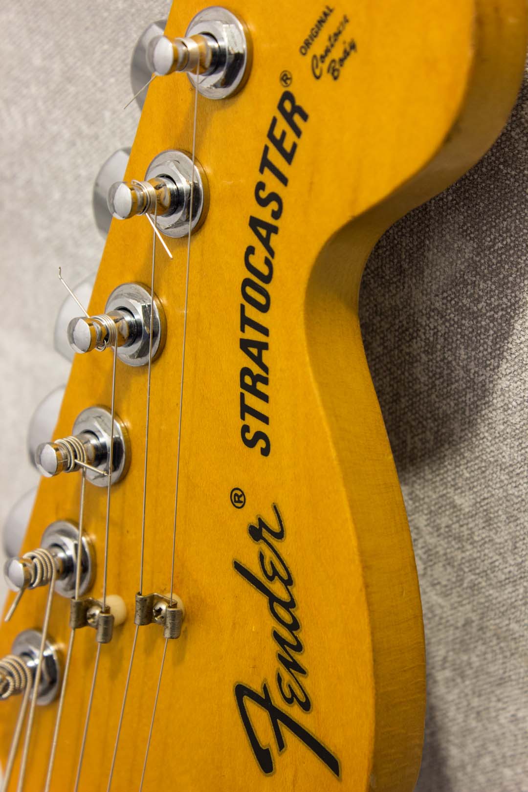 Fender Japan '72 Stratocaster ST72-55 Olympic White 1985