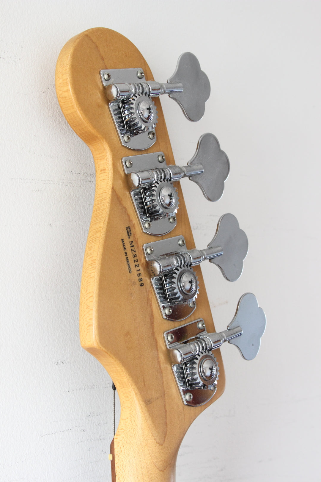 Fender Standard Jazz Bass 3-Tone Sunburst 2008