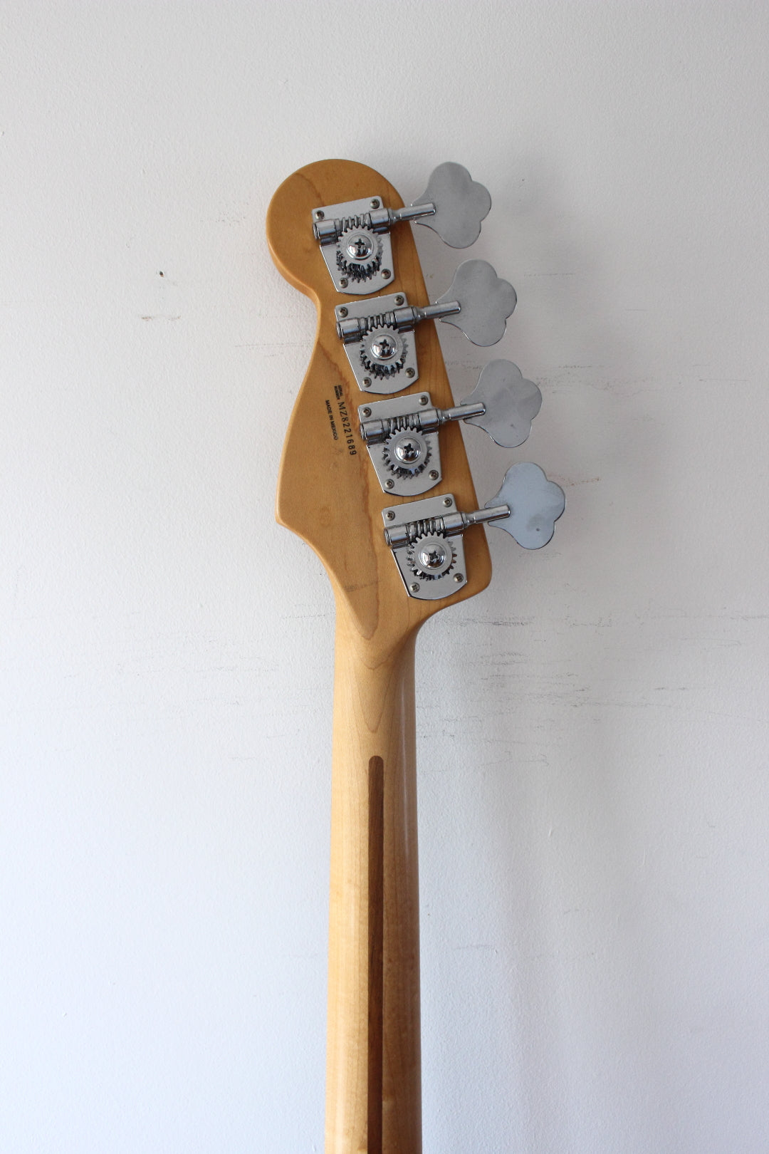 Fender Standard Jazz Bass 3-Tone Sunburst 2008