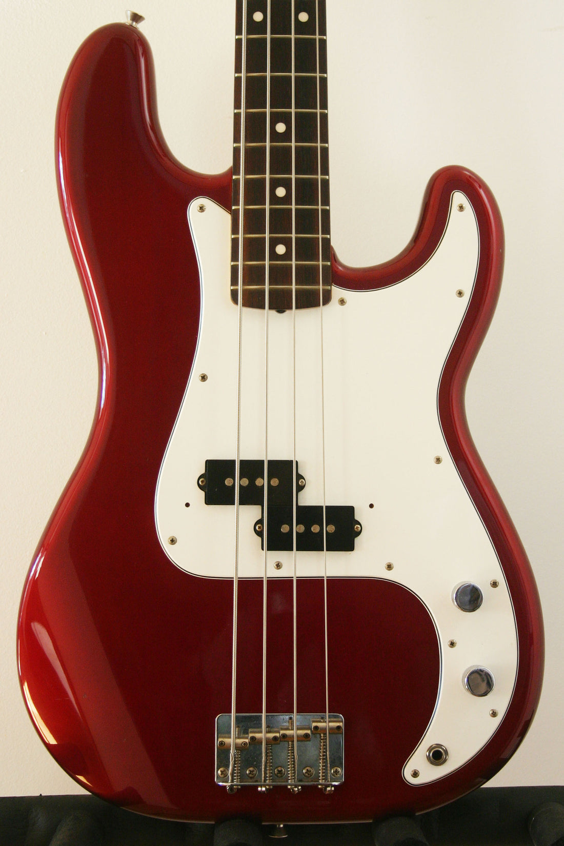 Used Fender Precision '62 Reissue Candy Apple Red