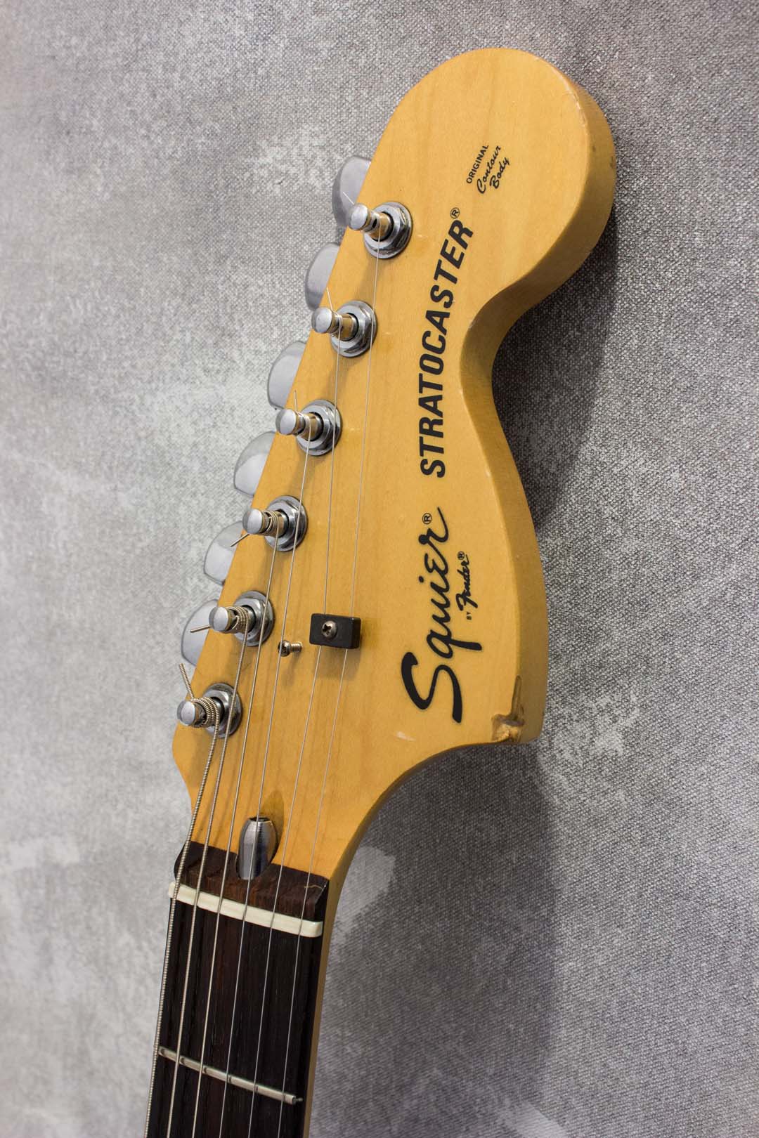 Squier stratocaster online 1983