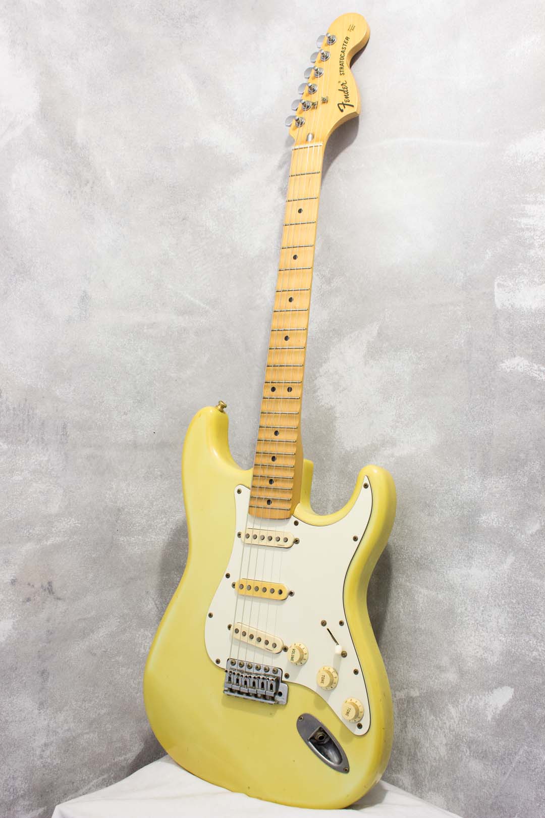 Fender Japan '72 Stratocaster ST72-95DM Yellow White 1989