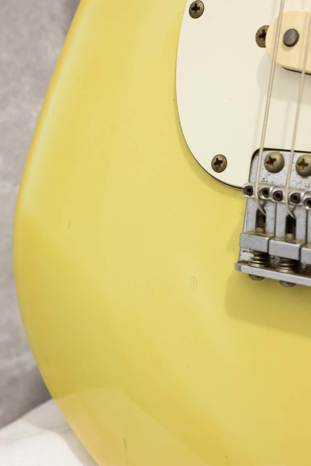 Fender Japan '72 Stratocaster ST72-95DM Yellow White 1989