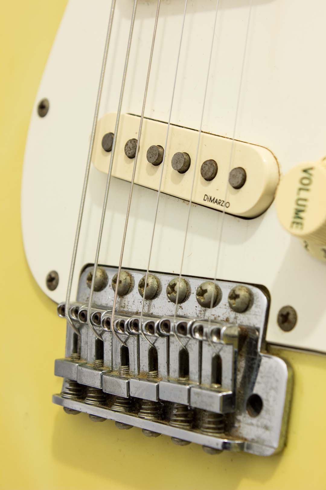 Fender Japan '72 Stratocaster ST72-95DM Yellow White 1989