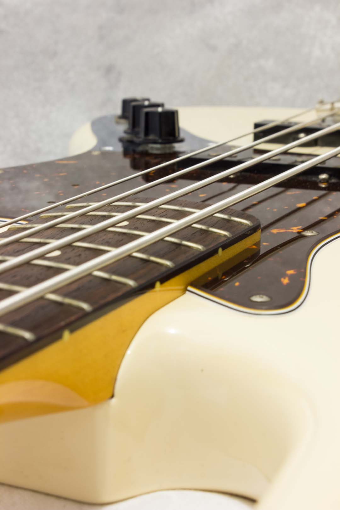 Fender Japan ‘62 Jazz Bass JB62-58 Vintage White 2007
