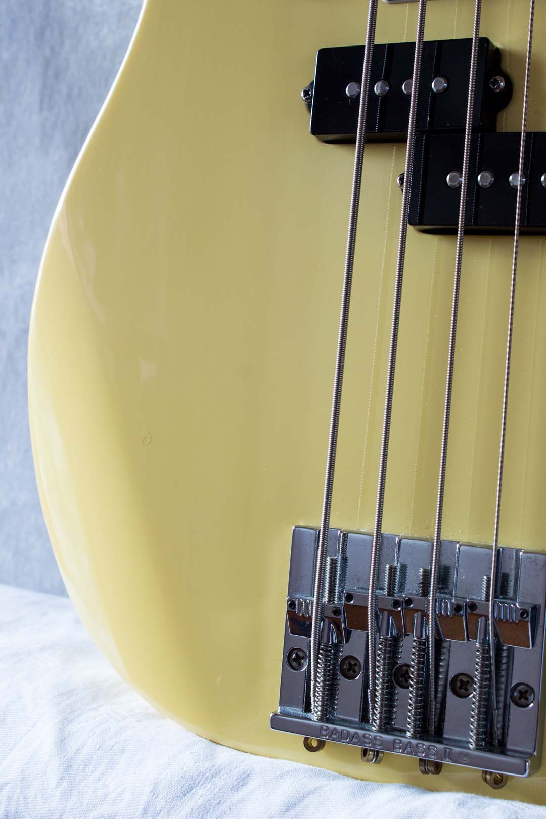 Fender Mike Dirnt Signature Precision Bass Vintage White 2005