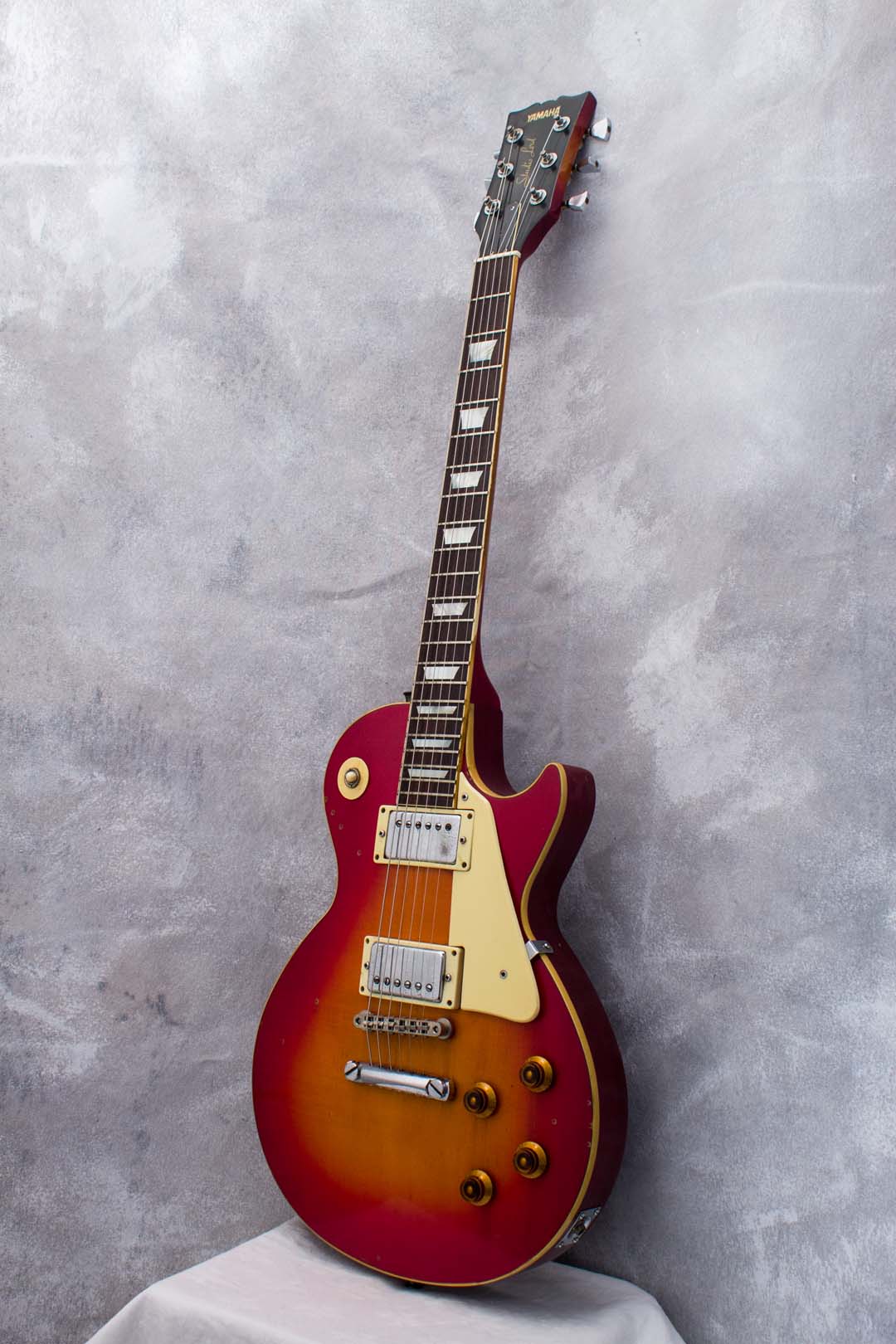 Yamaha SL800 Studio Lord Red Sunburst 1976